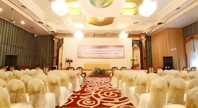 Gajahmada Graha Hotel Malang Eksteriør billede