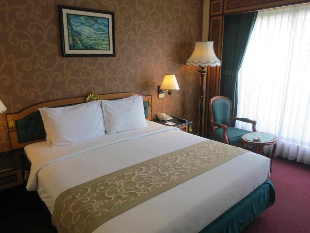 Gajahmada Graha Hotel Malang Værelse billede